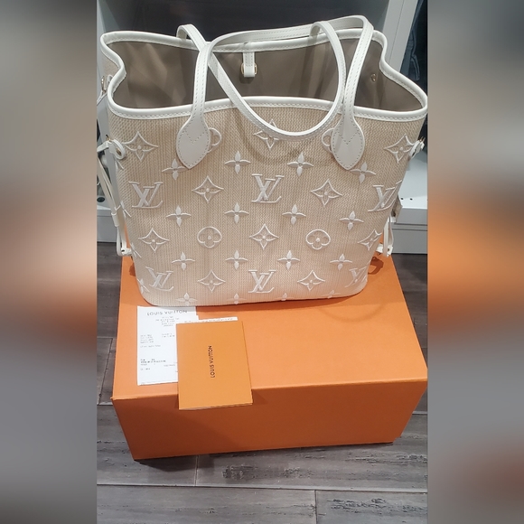 Louis Vuitton Handbags - Louis Vuitton Neverfull MM